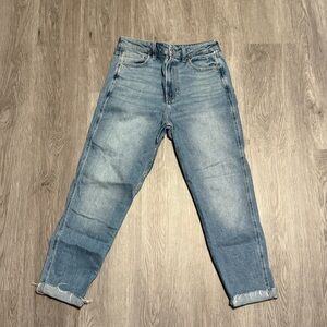 Hollister Ultra High Rise Medium Wash Mom Jeans